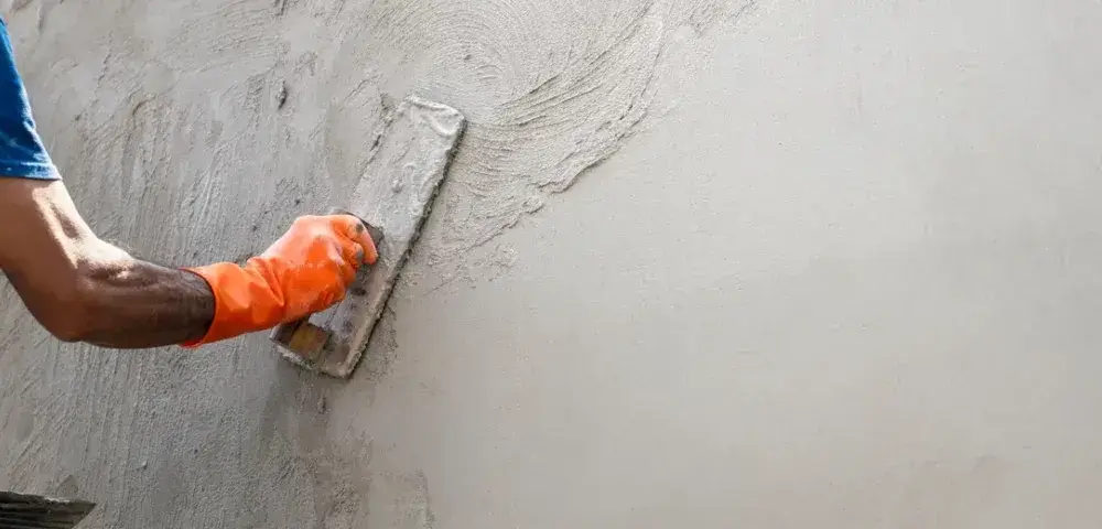 Jak wybrać najlepszą zaprawę tynkarską na zewnątrz: wady i zalety rodzajów