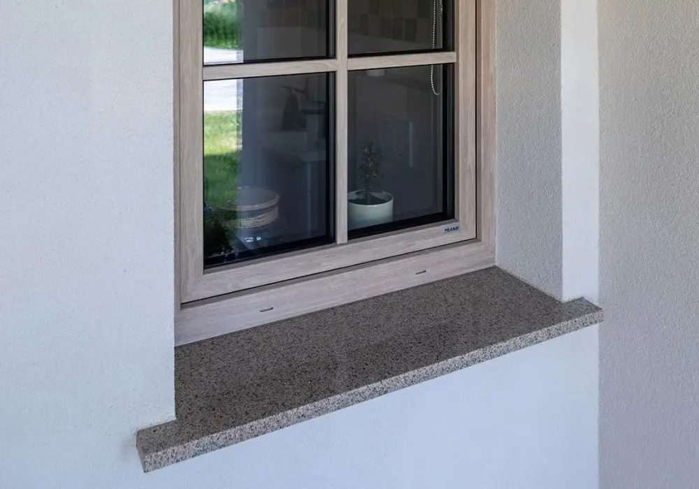 Jak zamontować parapet wewnętrzny i zewnętrzny? Poradnik krok po kroku