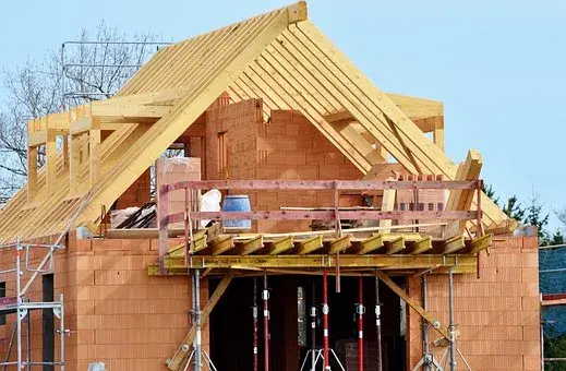 Drewniane rusztowanie bez błędów: Bezpieczna metoda krok po kroku dla majsterkowiczów