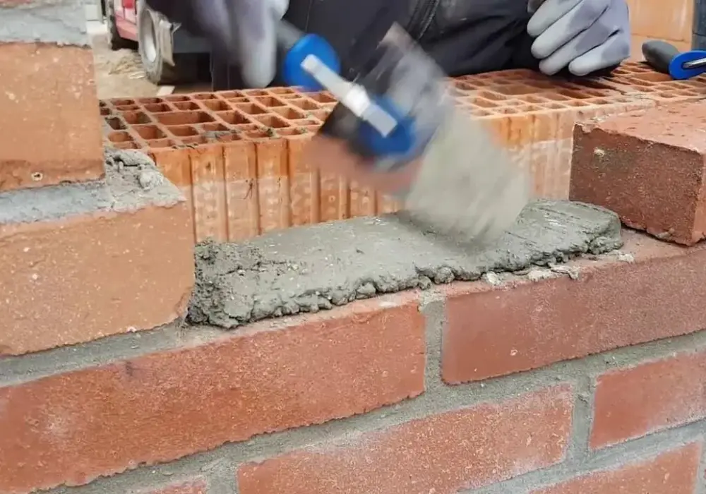 Zaprawa murarska do tynkowania - poznaj prawdę o możliwych zagrożeniach