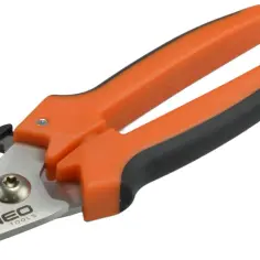 Pomarańczowe obcinaczki do kabli marki NEO TOOLS na białym tle.