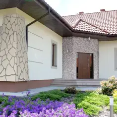 Jakie tynki do domu zapewnią komfort i trwałość na długie lata