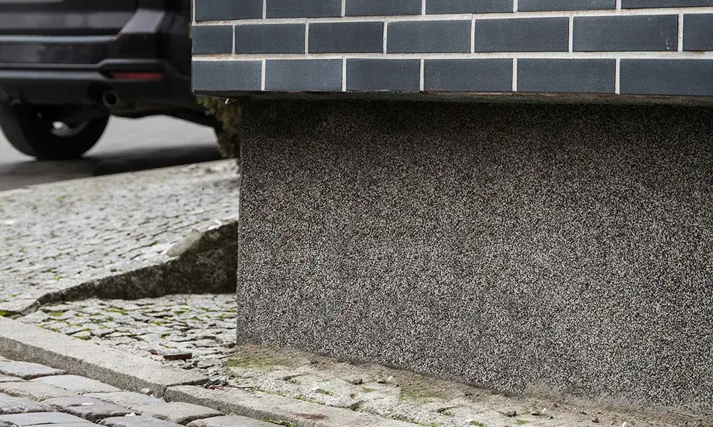 Zdjęcie Tynk mozaikowy 15 kg - sprawdzona wydajność i realne pokrycie w metrach