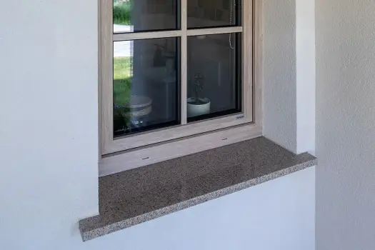Jak zamontować parapet wewnętrzny i zewnętrzny? Poradnik krok po kroku