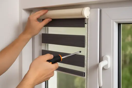 Montaż rolet dzień i noc: instrukcja krok po kroku (DIY)