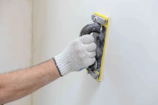 Tynk dekoracyjny krok po kroku: Praktyczny poradnik DIY